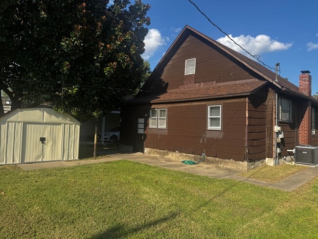 Building Photo - 309 N 17th St