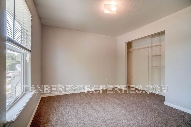 Building Photo - 3739 Willow Run Dr