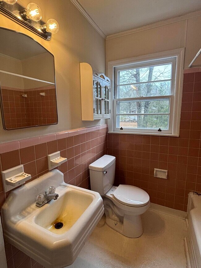 Building Photo - 232 Pinckney St