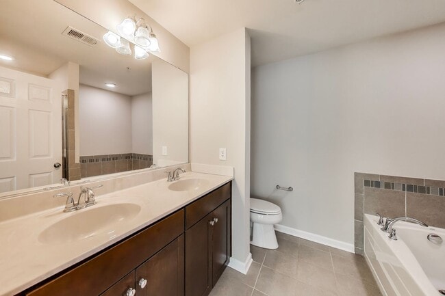 Building Photo - Elegant 3 bedroom, 2.5 bath townhome in Crown Farm