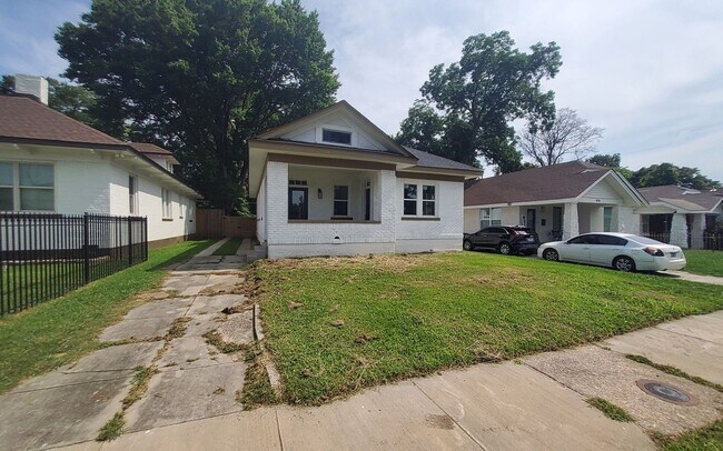 Building Photo - 1074 Forest Ave