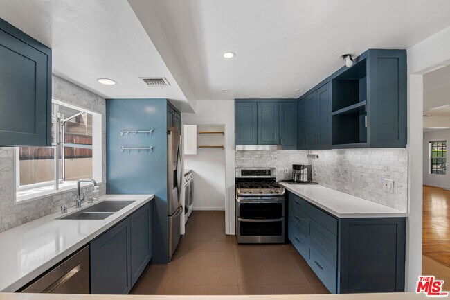 Building Photo - 2848 Westwood Blvd
