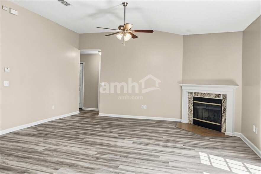 Building Photo - 3201 Ginny Lake Dr