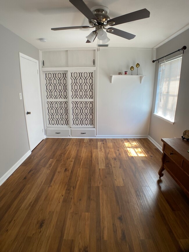 Building Photo - 5718-5713 13th Ave S