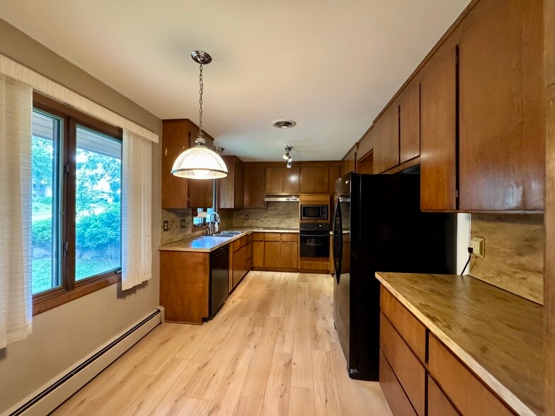 Large Kitchen - 4007 Grimes Ave S