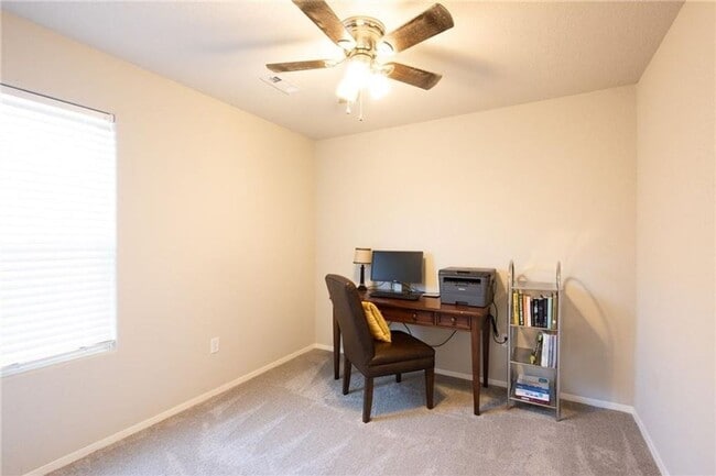 Building Photo - Fantastic 3 Bedroom Home