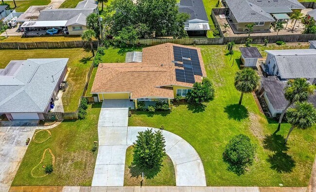 Building Photo - 863 Riverside Dr