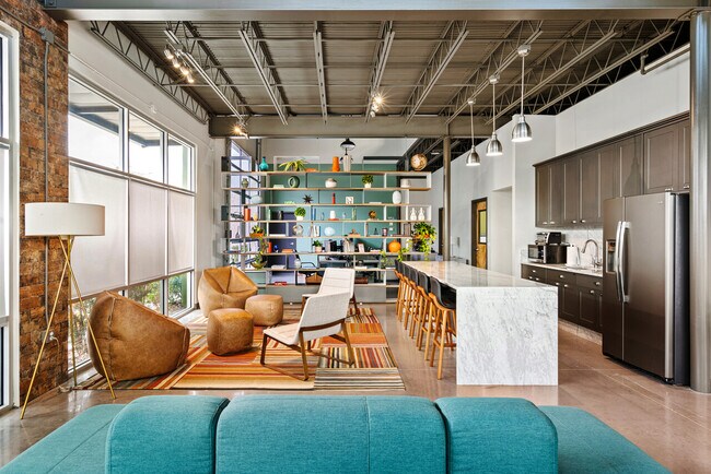 Building Photo - 7330-10