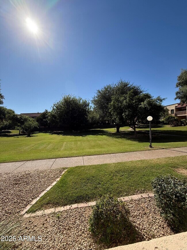 Building Photo - 8649 E Royal Palm Rd