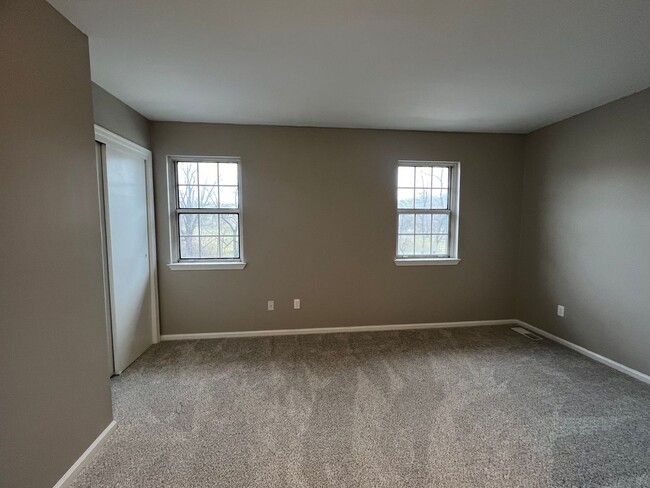 Building Photo - 3BR Townhome - Northampton School District