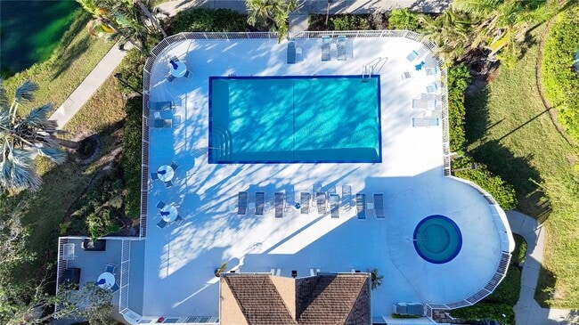 Building Photo - 850 S Tamiami Trl