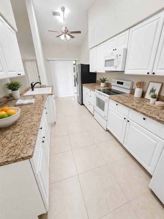 Building Photo - 1203 Saxony Cir