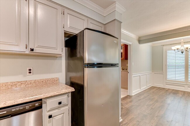 Building Photo - 230 Ronstadt Dr