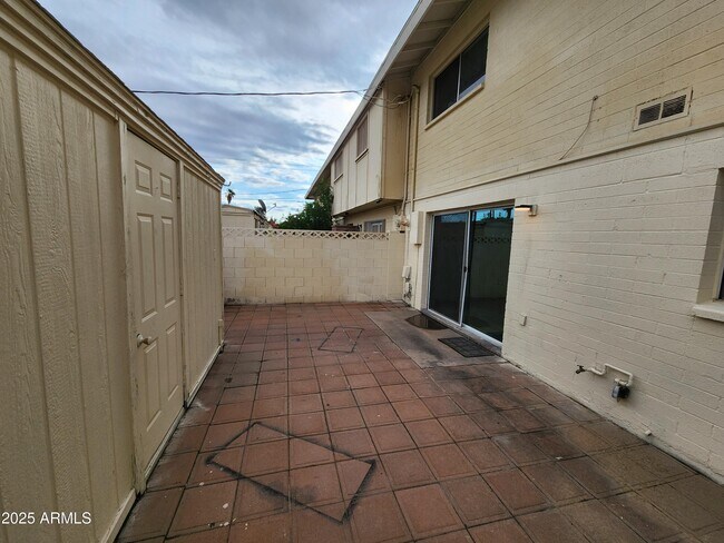 Building Photo - 4569 S Mill Ave