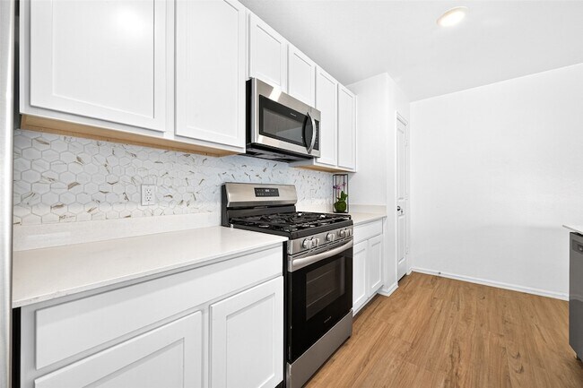 Building Photo - 27022 Breakaway Ln