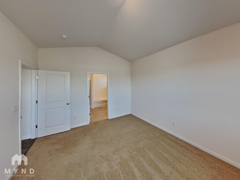 Building Photo - 10 Garden Hill Rd