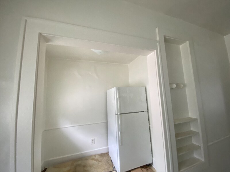 Building Photo - 3839 Hazelhurst Ave
