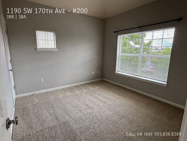 Building Photo - 1190 SW 170th Ave