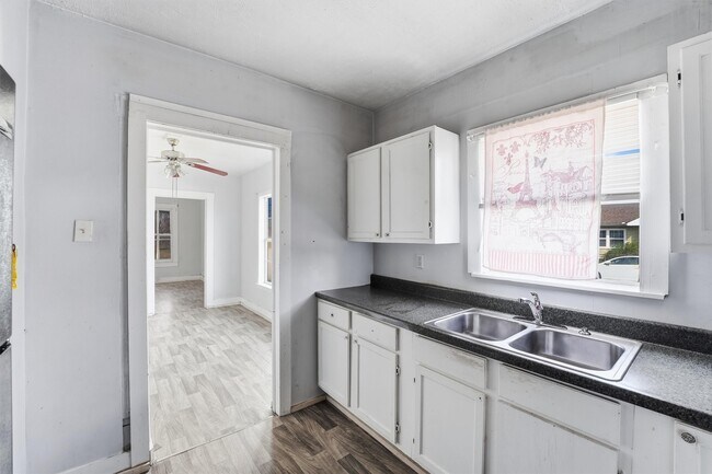 Building Photo - 2420 Stevens St