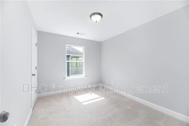 Building Photo - 1765 Stoney Creek Dr SE