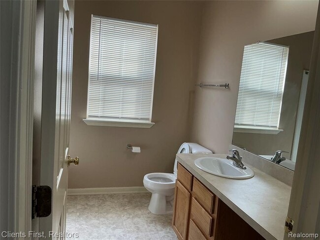 Building Photo - 48161 Nottinghill Ln