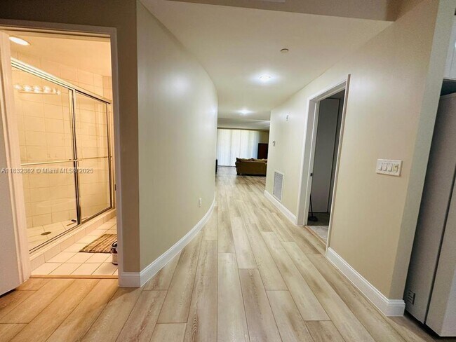 Building Photo - 717 Crandon Blvd