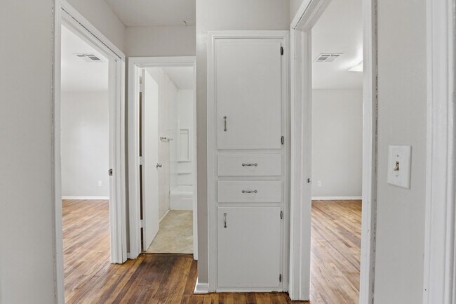 Building Photo - 1520 SE 48th Pl