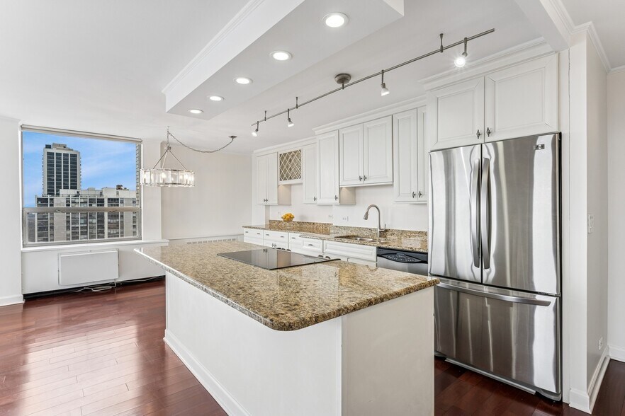 Building Photo - 1360 N Sandburg Ter