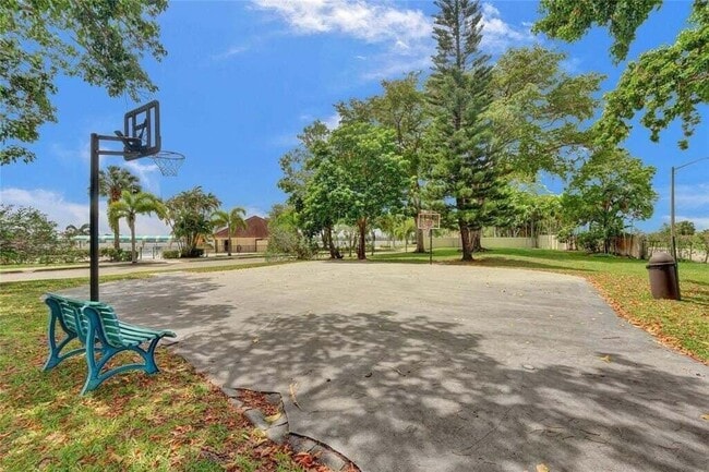 Building Photo - 111 Lake Emerald Dr