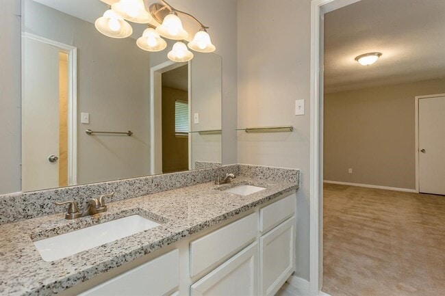Building Photo - 2715 Colony Dr
