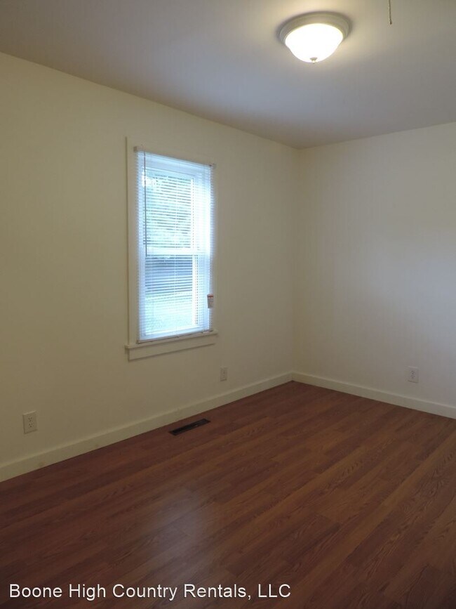 Building Photo - 3 br, 1.5 bath House - 407 Meadowview Drive