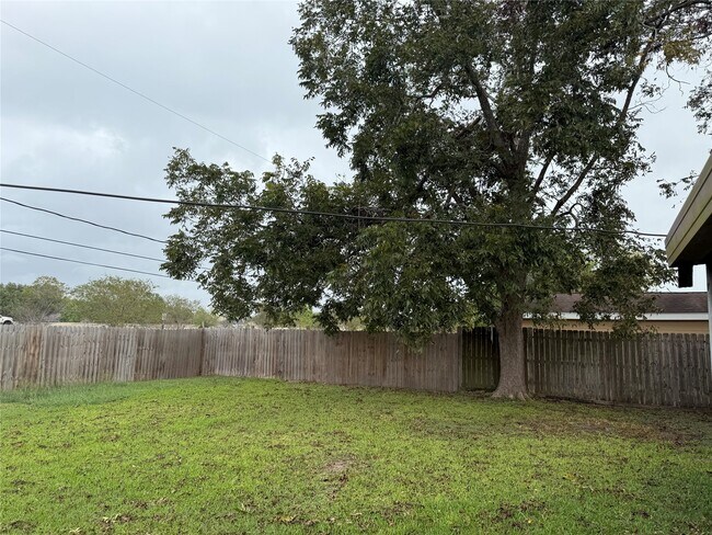 Building Photo - 216 Schilling Ave