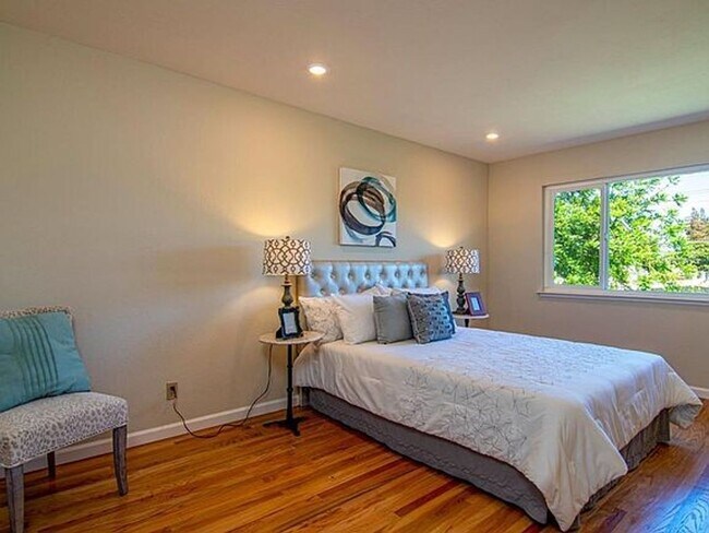 Building Photo - Spacious 5-Bedroom Home in Prime Sunnyvale...