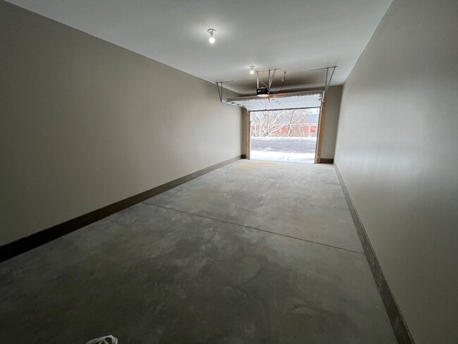 Building Photo - 4440 - 4450 S 26th St