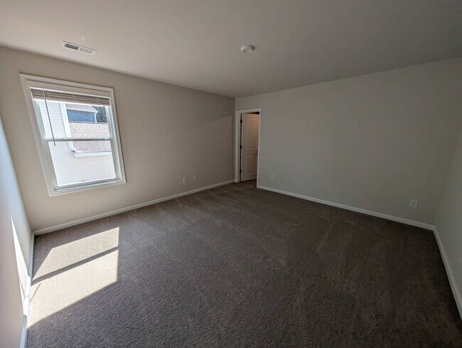 Building Photo - 985 Tess St