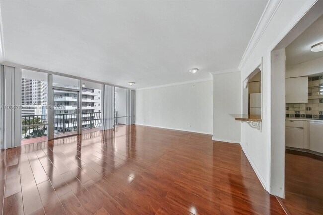 Building Photo - 1408 Brickell Bay Dr