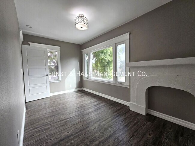 Building Photo - 755 Elm Ave