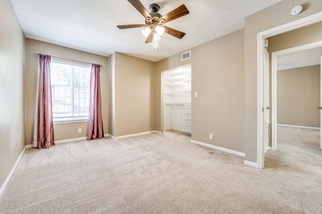 Building Photo - UPDATED 2-BEDROOM TOWNHOME IN MIDTOWN