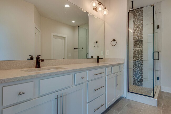 Building Photo - West Nashville Townhome