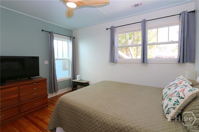 Building Photo - 201 Lovell Ave