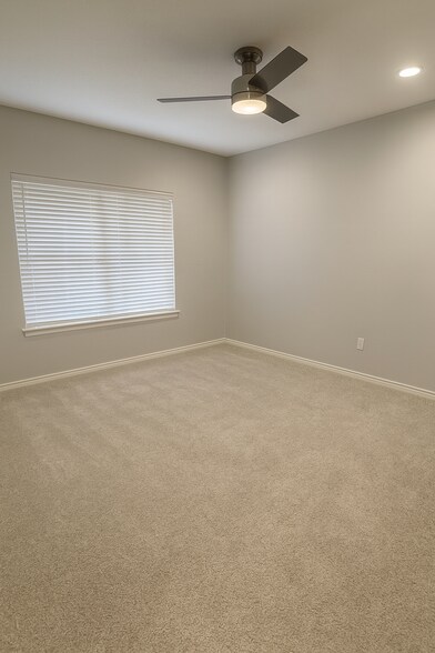 Building Photo - 3102 Kings Rd