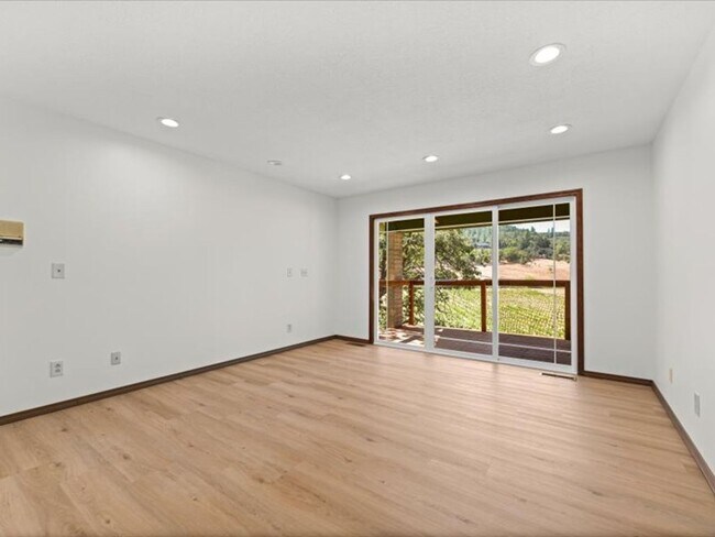 Building Photo - 2275 Pioneer Rd