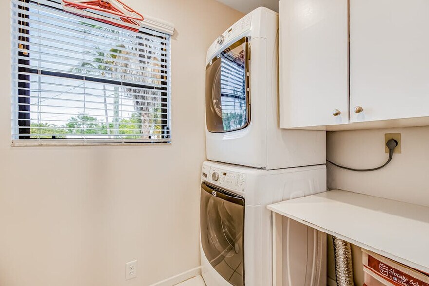 Building Photo - 6997 Longboat Dr S