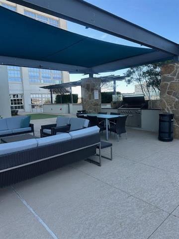 Building Photo - 2600 W 7th St