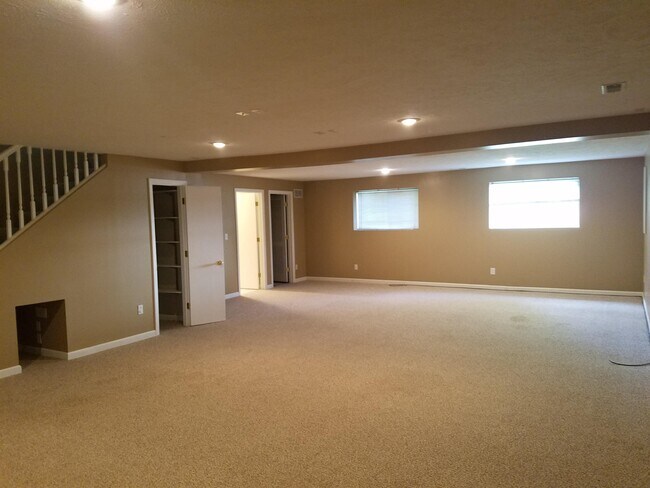 Building Photo - 15720 Berry St