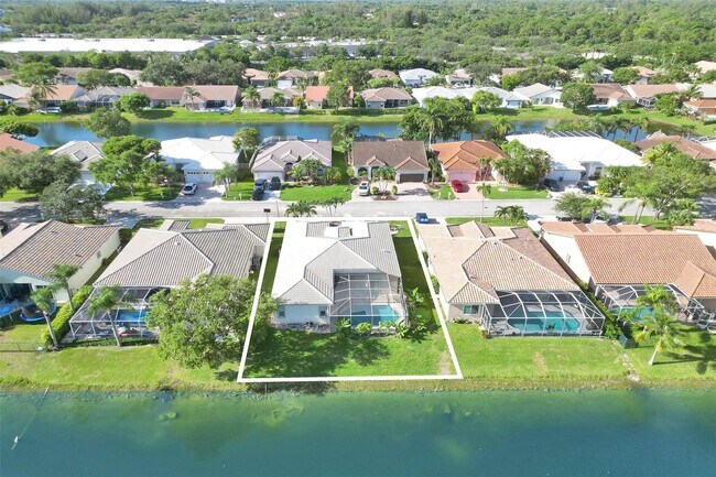 Building Photo - 5977 NW 73rd Ct