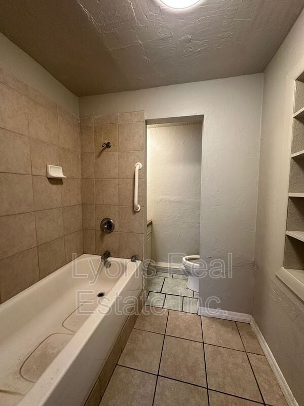 Building Photo - 2210 Cantor Ln