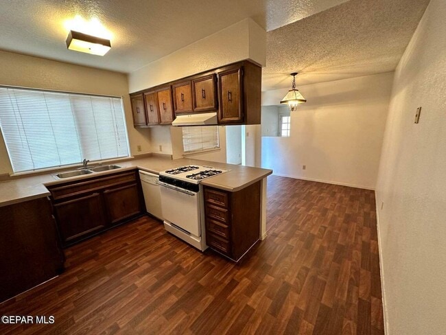 Building Photo - 2827 Anise Dr