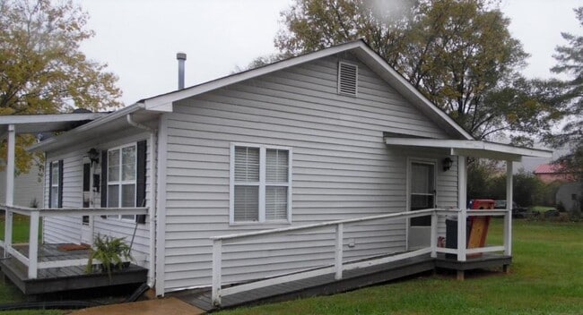 Building Photo - 202 Park Ave