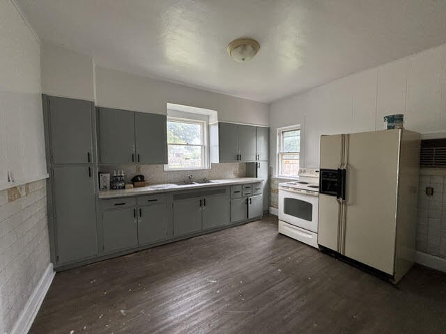 Building Photo - 1821 W Sample St